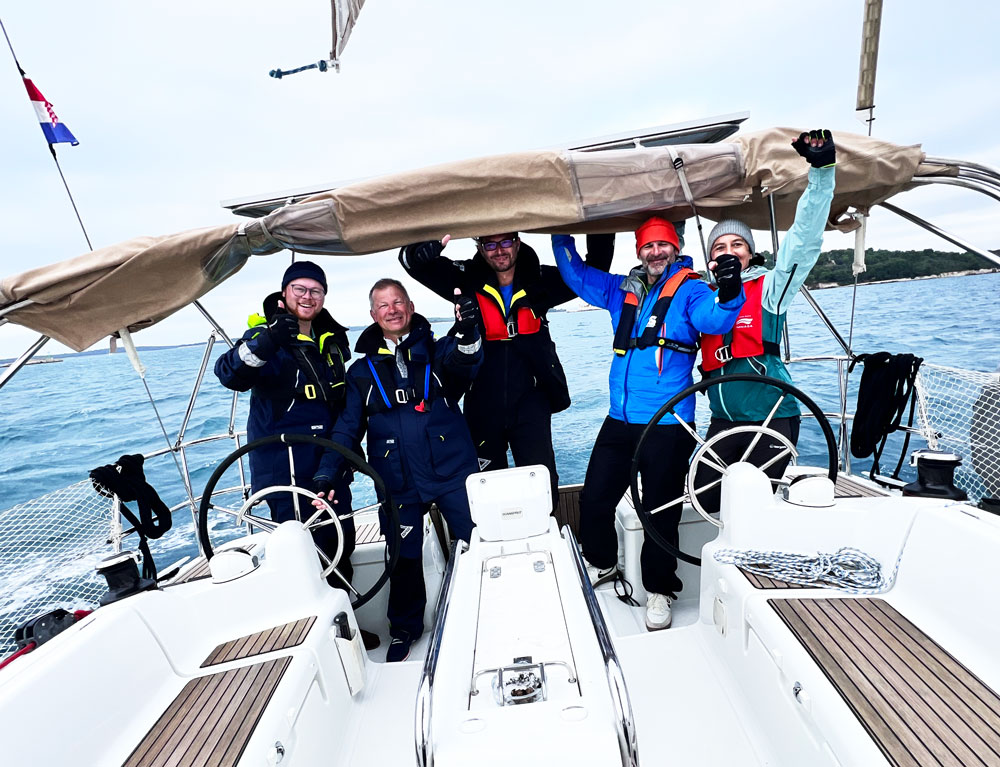 Team beim Segeln